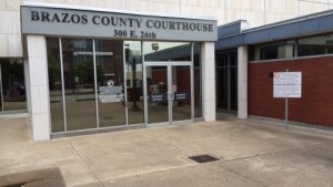Photo of the entrance to the Brazos County courthouse.