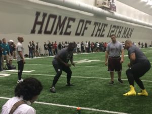 (OL Jermaine Eluemunor & Avery Gennesy run a drill)