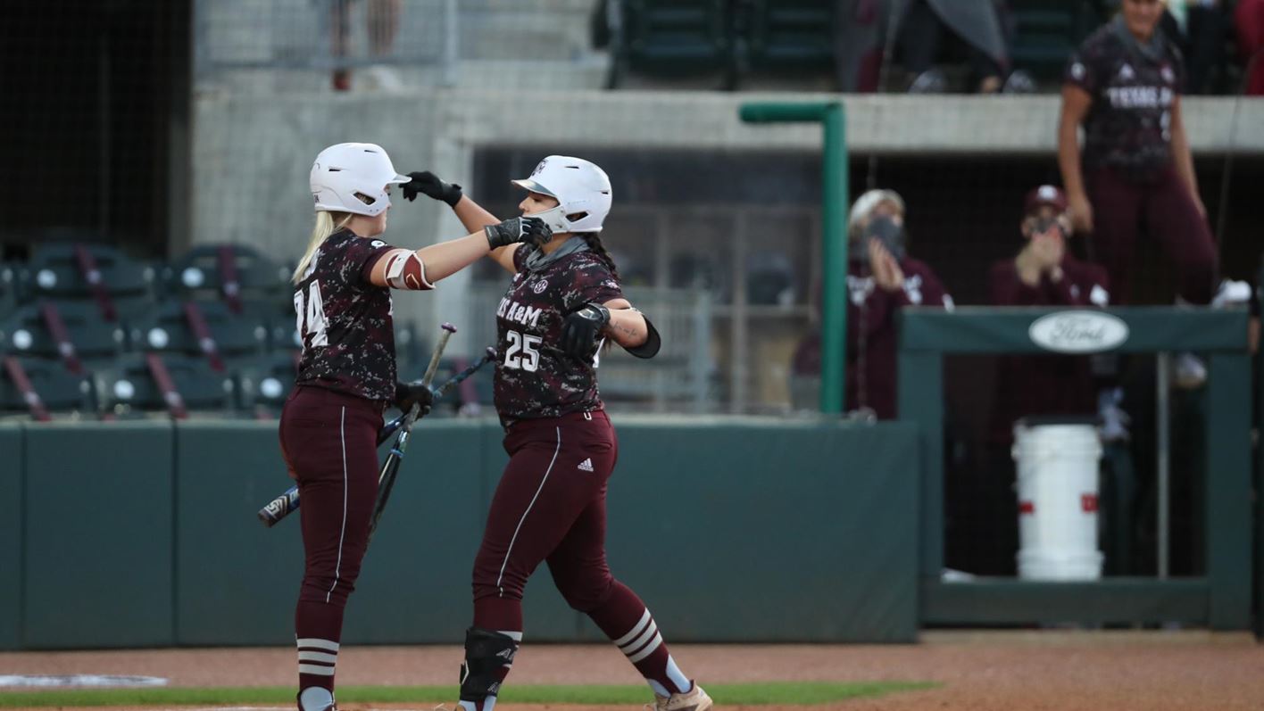 Aggie Softball Tallies Run Rule Victory Over Houston 9 1 Wtaw