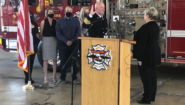 Swearing in of new Bryan fire chief Richard Giusti by Bryan city secretary Mary Lynne Stratta with Guisti's family, April 1 2021.